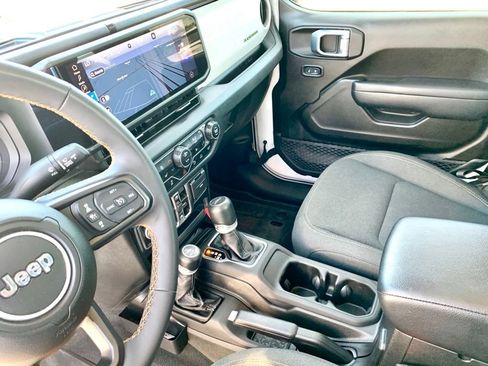 Used 2024 Jeep Gladiator Sport AWD/4WD image 38