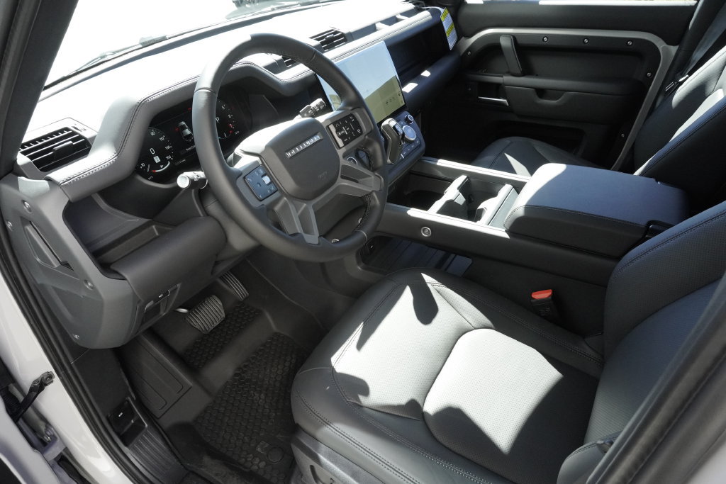 New 2026 Land Rover Defender 110 X-Dynamic SE AWD/4WD image 18