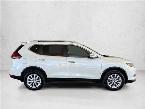 Used 2017 Nissan Rogue SV w/ SV Premium Package image 5