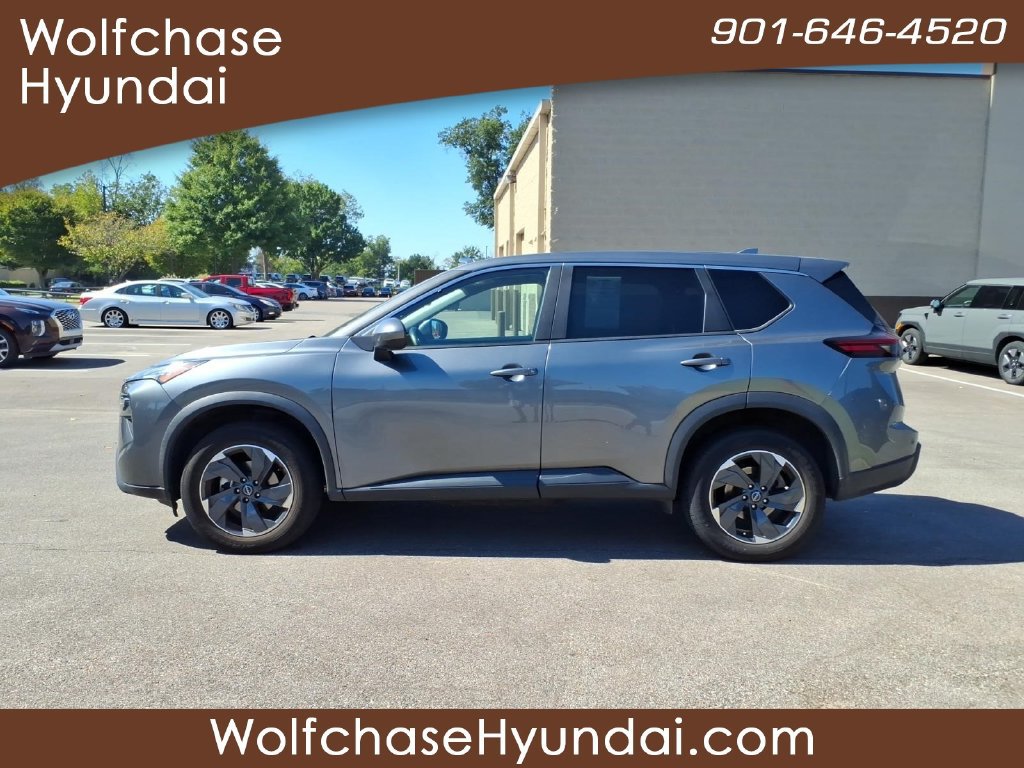 Used 2024 Nissan Rogue SV AWD/4WD image 2