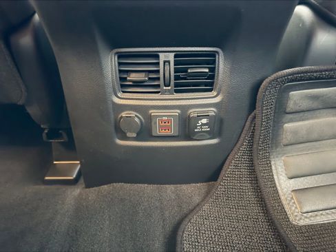 Used 2024 Nissan Titan SV w/ SV Convenience Package image 26