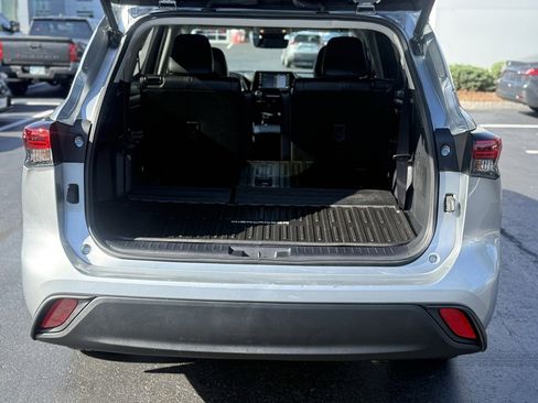 Certified 2022 Toyota Highlander XLE image 17