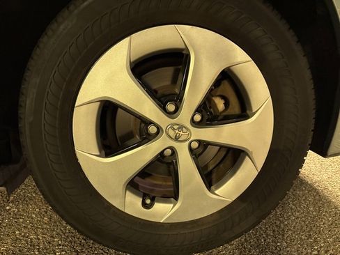 Used 2014 Toyota Prius Four image 9