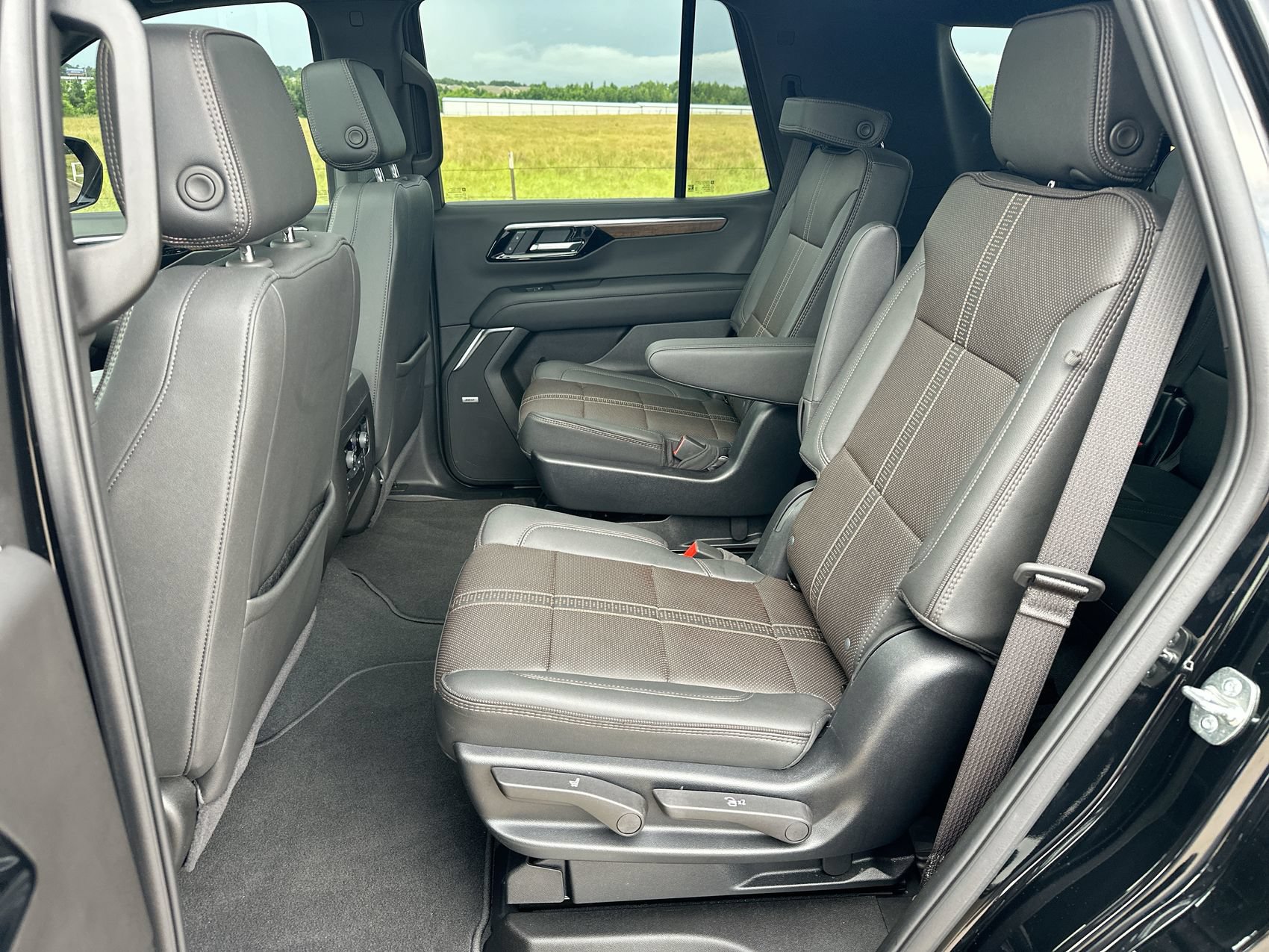 Used 2025 Chevrolet Tahoe High Country AWD/4WD image 25