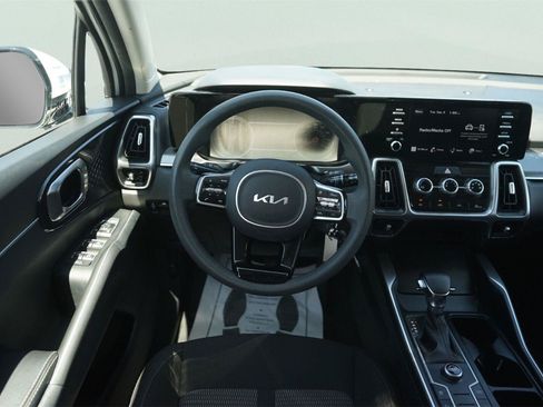 Used 2023 Kia Sorento LX FWD image 21