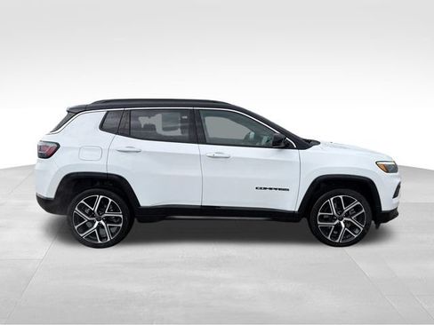 Used 2025 Jeep Compass Limited w/ Elite Group AWD/4WD image 4