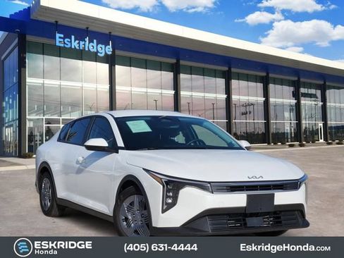 Used 2025 Kia K4 FWD image 1