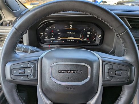 Used 2024 GMC Yukon XL Denali image 32