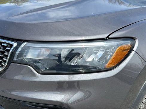 Used 2024 Jeep Compass Limited image 9