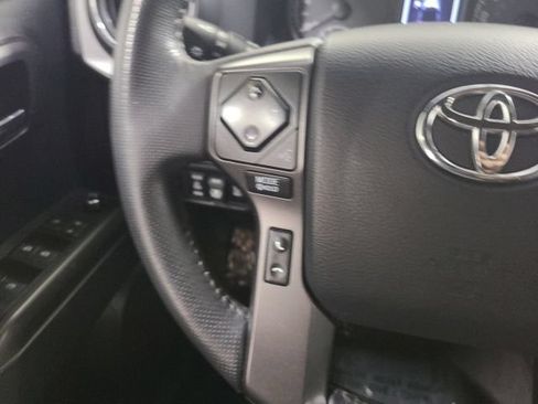 Used 2017 Toyota Tacoma TRD Sport AWD/4WD image 23