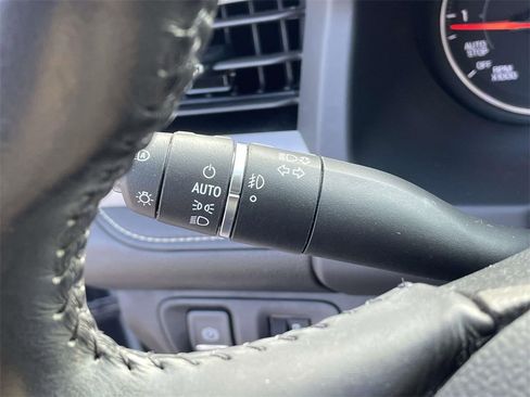 Used 2021 GMC Acadia SLT image 33