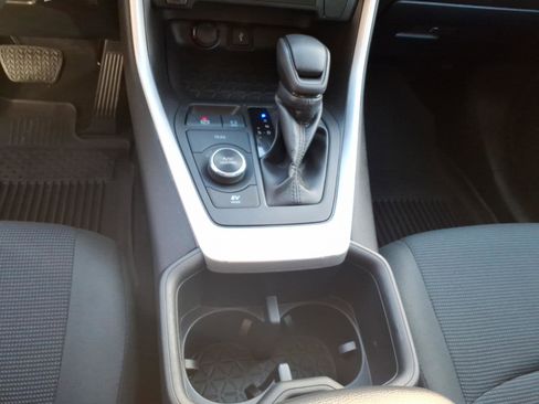 Used 2022 Toyota RAV4 LE image 16