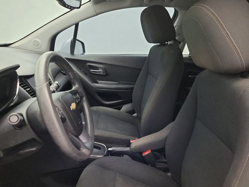 Used 2022 Chevrolet Trax LS w/ Tint and Cruise Package FWD image 17