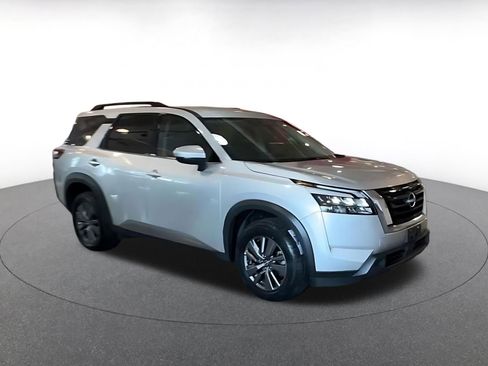 Used 2025 Nissan Pathfinder SV AWD/4WD image 2