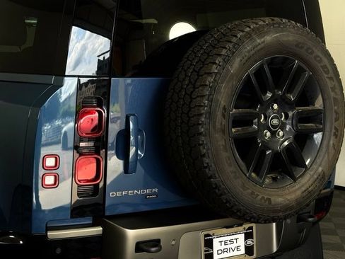Used 2022 Land Rover Defender 90 X-Dynamic S AWD/4WD image 16