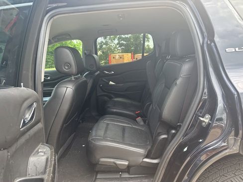 Used 2021 GMC Acadia SLT w/ Preferred Package image 14