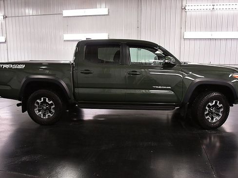 Used 2021 Toyota Tacoma TRD Off-Road image 8