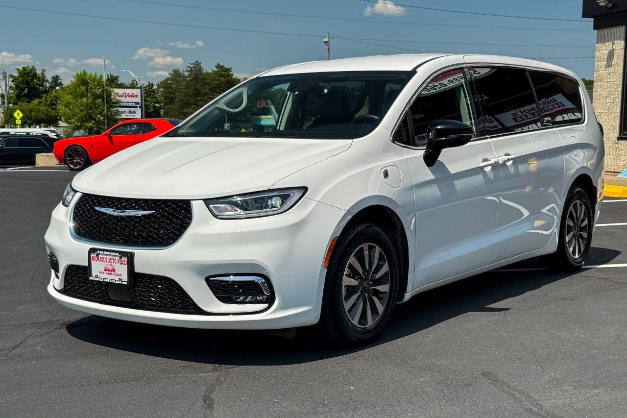 Used 2024 Chrysler Pacifica Limited FWD image 7