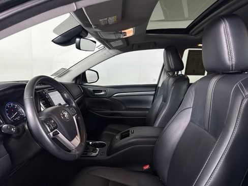 Used 2017 Toyota Highlander SE AWD/4WD image 20