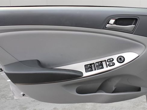 Used 2017 Hyundai Accent SE image 17