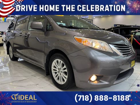 Used 2016 Toyota Sienna XLE Premium w/ Outdoor Package FWD image 1