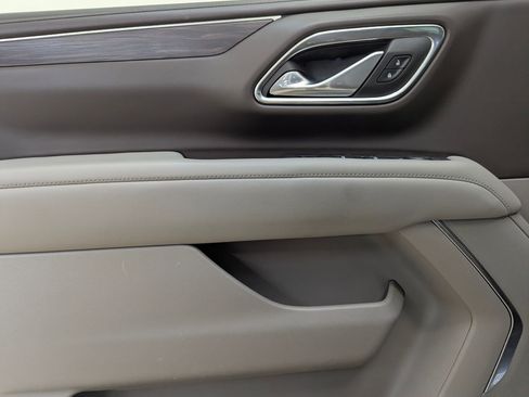 Used 2024 Chevrolet Suburban LT image 13