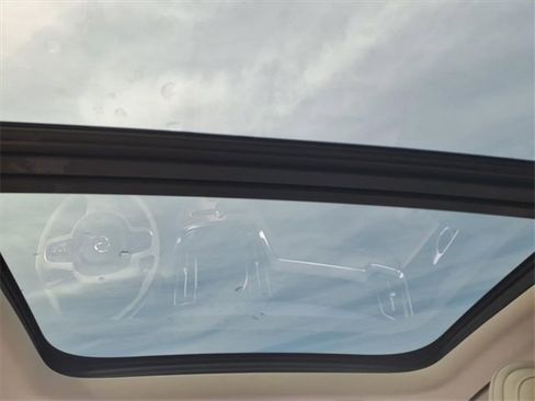 Used 2021 Volvo V60 T5 Cross Country image 14