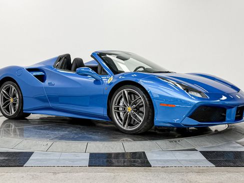 Used 2018 Ferrari 488 Spider RWD image 34