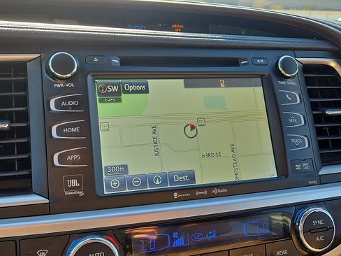 Used 2017 Toyota Highlander Limited image 28