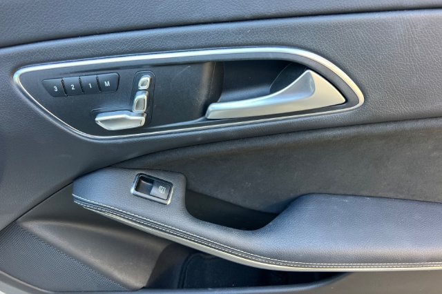 Used 2018 Mercedes-Benz CLA 250 image 21