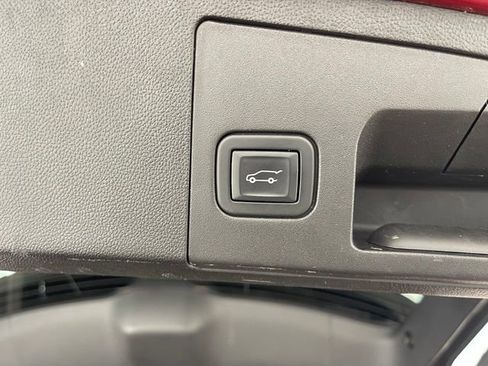 Used 2021 Cadillac XT4 Premium Luxury w/ Cold Weather Package AWD/4WD image 47