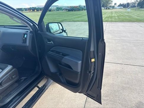 Used 2017 Chevrolet Colorado Z71 w/ Z71 Midnight Edition AWD/4WD image 21