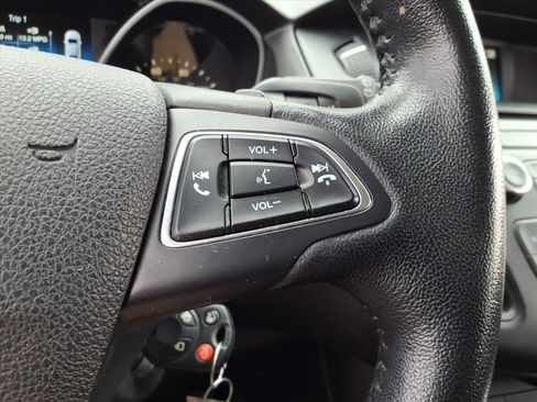 Used 2015 Ford Focus SE w/ SE Sport Package image 17