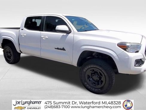 Used 2019 Toyota Tacoma SR5 RWD image 2