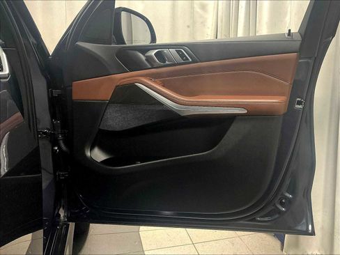 Used 2022 BMW X5 xDrive45e w/ M Sport Package image 12