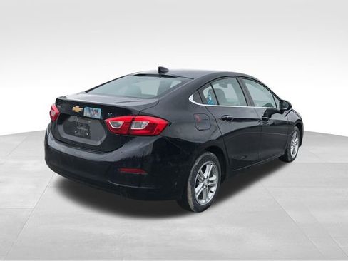 Used 2017 Chevrolet Cruze LT w/ Convenience Package image 2