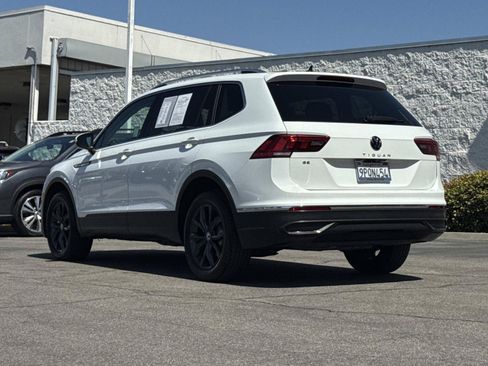 Certified 2024 Volkswagen Tiguan SE FWD image 3