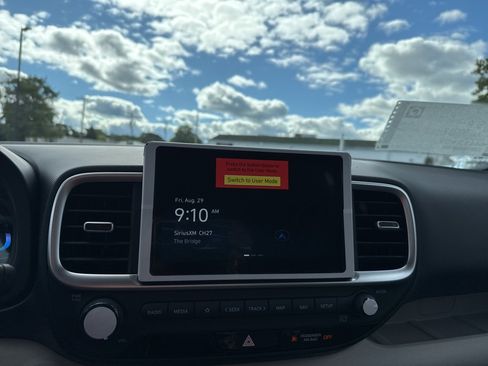 New 2025 Hyundai Venue Limited image 19