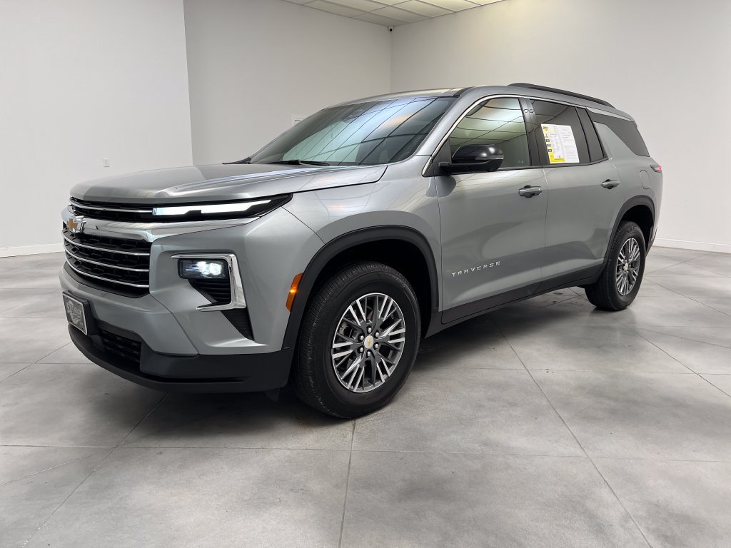 Used 2024 Chevrolet Traverse LT FWD image 4