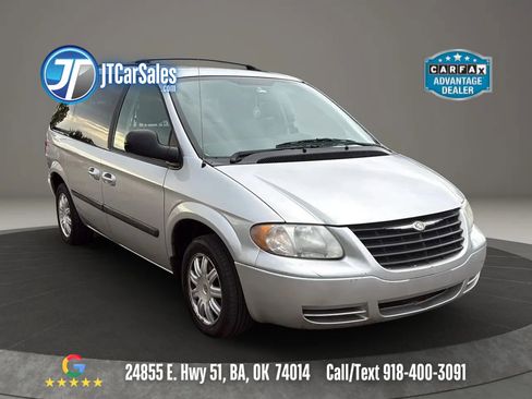 Used 2007 Chrysler Town & Country w/ Popular Equipment Group I image 1