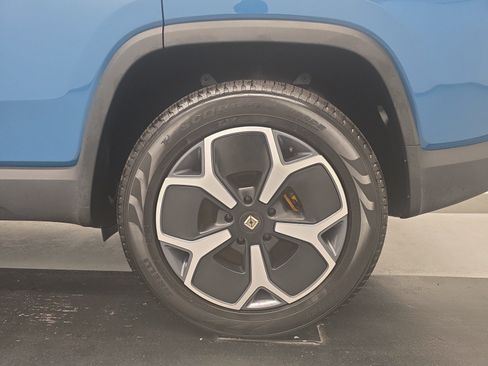 Used 2023 Rivian R1S Adventure AWD/4WD image 10