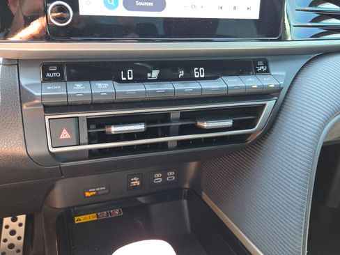 Certified 2025 Toyota Camry SE w/ Convenience Package FWD image 20