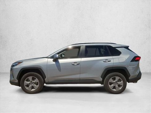 Used 2025 Toyota RAV4 XLE FWD image 9