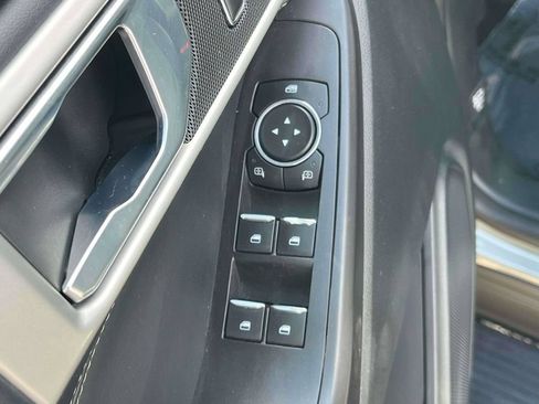 Used 2020 Ford Explorer XLT w/ Equipment Group 202A AWD/4WD image 14