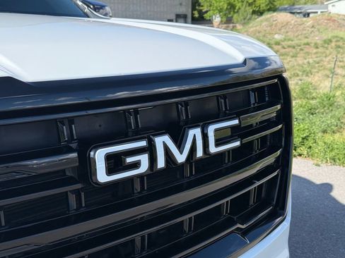 Used 2023 GMC Yukon SLT AWD/4WD image 19