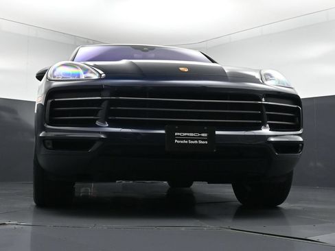 Used 2022 Porsche Cayenne AWD/4WD image 32