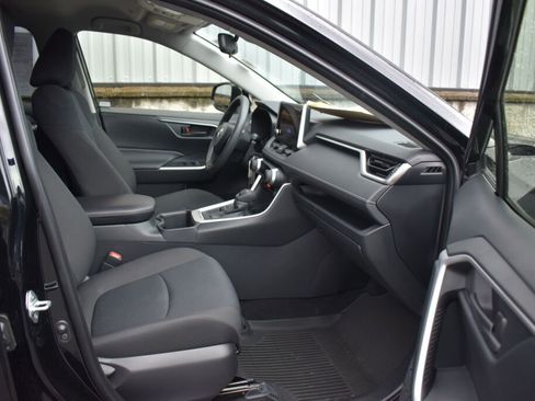 Certified 2025 Toyota RAV4 LE AWD/4WD image 24