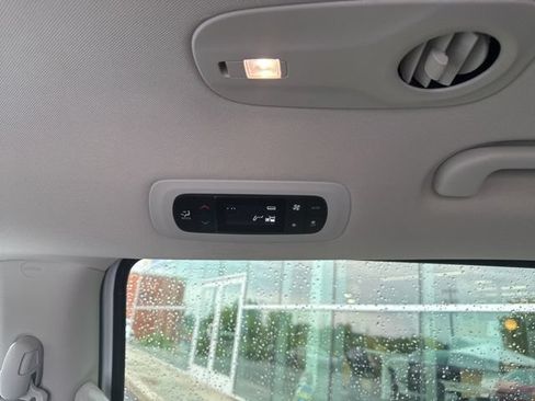 Used 2023 Chrysler Pacifica Touring-L FWD image 20