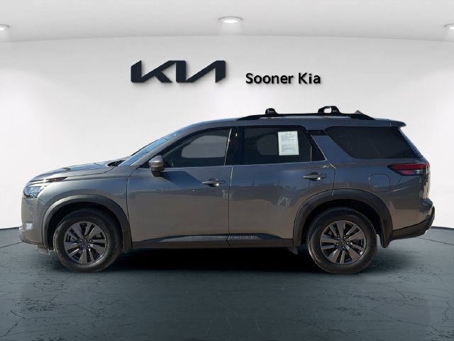 Used 2023 Nissan Pathfinder SV FWD image 3