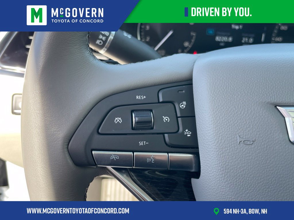 Used 2025 Cadillac XT6 Premium Luxury AWD/4WD image 16